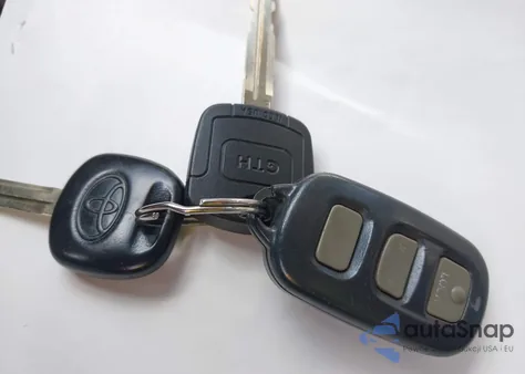 2005 Toyota Camry Le/Xle/Se z USA, uszkodzony, nr VIN 4T1BE30KX5U957227